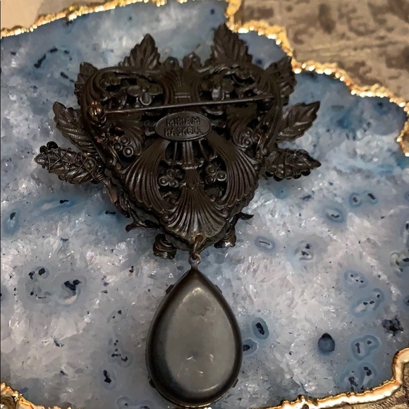 MIRIAM HASKELL BLACK GLASS BROOCH PIN - Picture 5 of 6